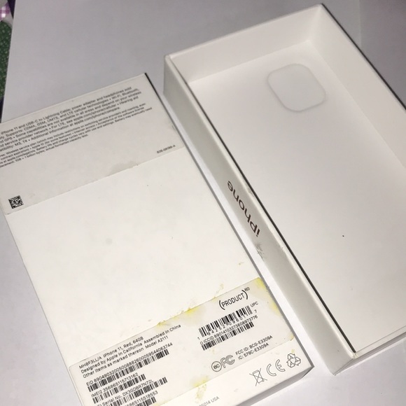 iPhone 11 box and apple stickers - Picture 5 of 6